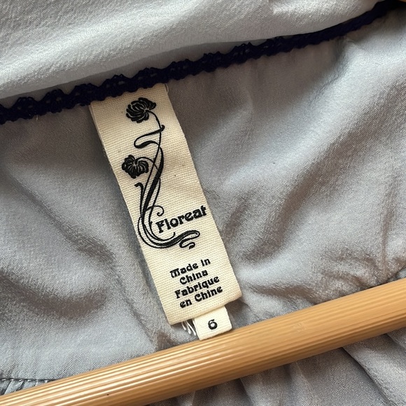 Anthropology top with purple grey accent with side buttons - Picture 6 of 6